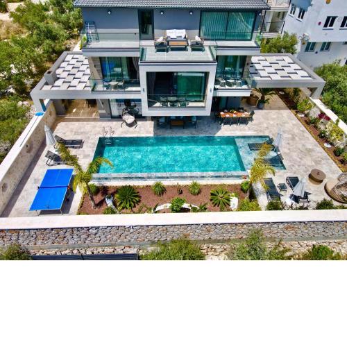 Villa Kazarman, Kalkan’ın kalbinde denize, merkeze