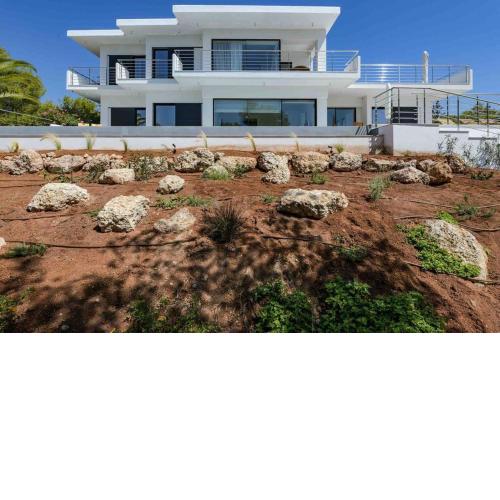 Villa Kilada on the Rocks