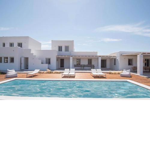 Villa KLAR, a Sustainable Villa in the Outskirts of Naousa , Paros