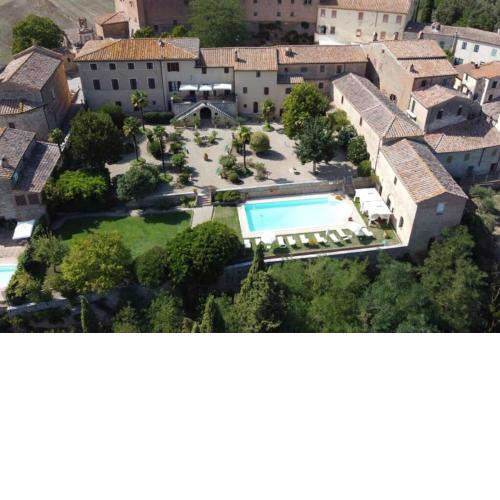 Villa La Consuma : casa storica in paese, giardino, piscina, WiFi