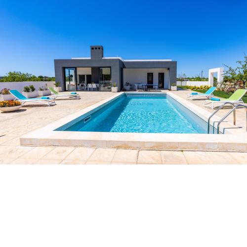 Villa La Corte Bianca by Villa Plus