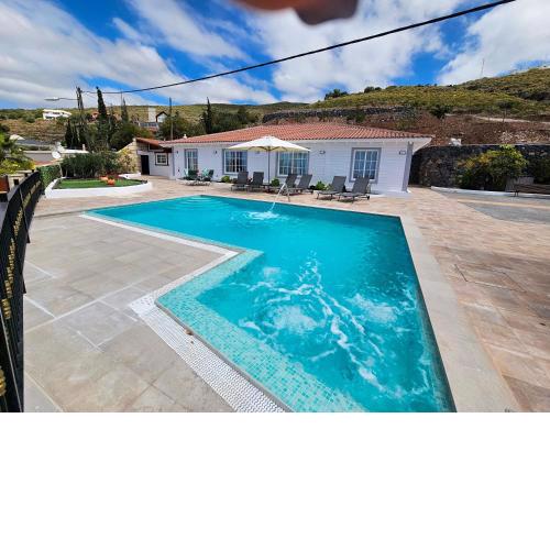 VILLA LA PAZ CON PISCINA y YACUZZY INTEGRADO