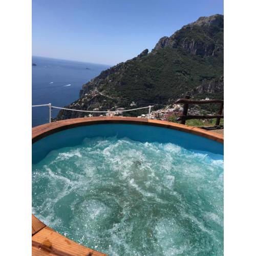VILLA LA TAGLIATA spectacular jacuzzi tub amazing view and private parking garage