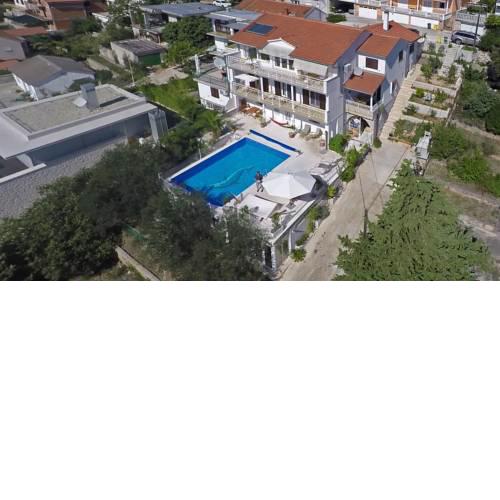 Villa Lana Apartments