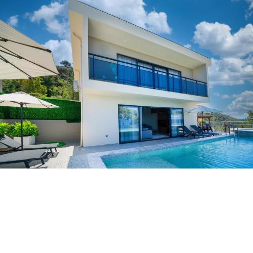 Villa Larissa with Sea View