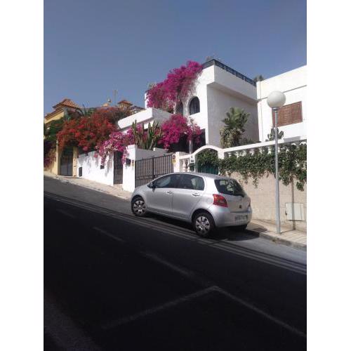 Villa las Buganvillas MASPALOMAS - Cocina y habitaciones con baños privados