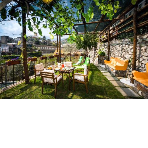 Villa Laura amazing breakfast,private outdoor hot tub, Positano experience