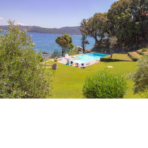 Villa Le Sprizze a bordo del mare