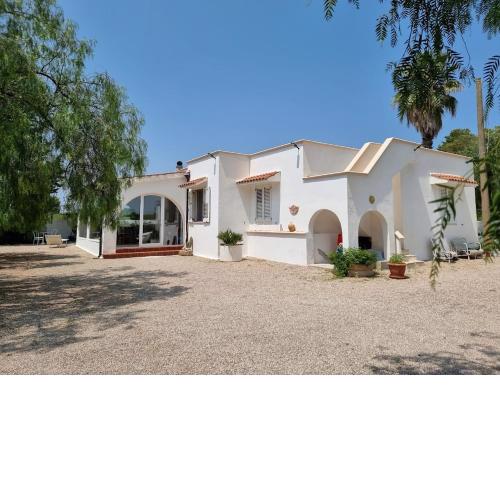 Villa Lido with pool and garden