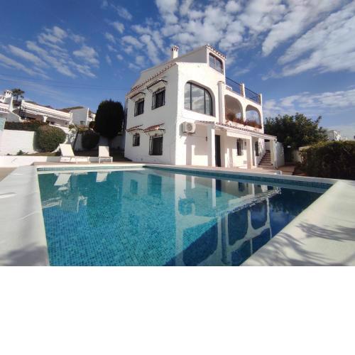 Villa Little Castle Sea&Mountain - villa vistas al mar y piscina privada en Capistrano Village urbanización, Nerja