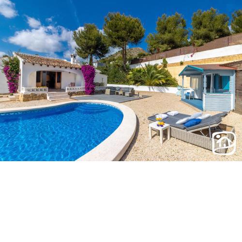 Villa Llum by Abahana Villas