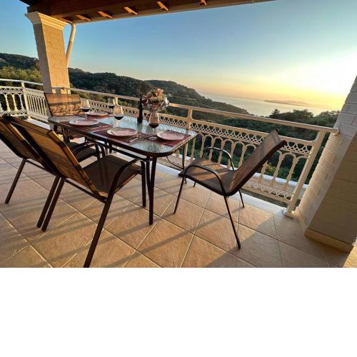 Villa Long View