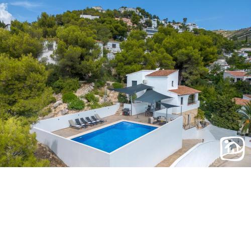 Villa Los Pasitos by Abahana Villas