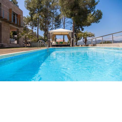 Villa Los Pinos 14 People AC Very confortable Outdoor area View Calm Area 10 minutes Drive From Sitges