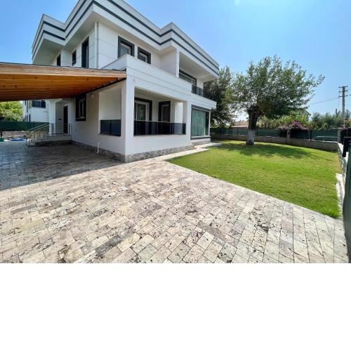 VILLA LOTUS
