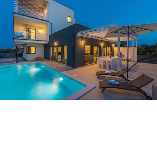 Villa LUNA holiday home