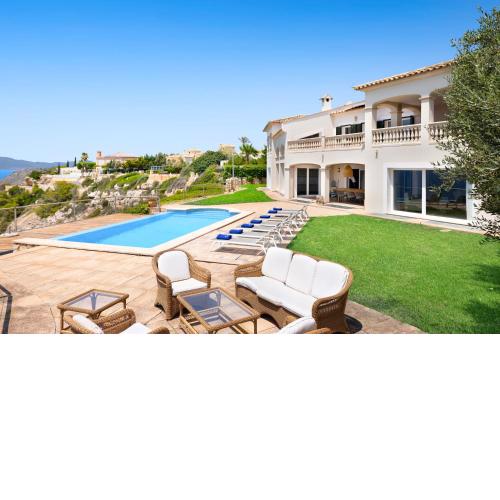 Villa Luna Suites