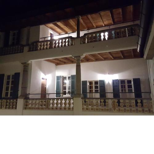 Villa Maghetti - modernized flat in historic palazzo in the center of Luino