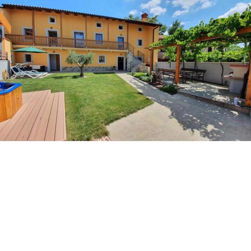Villa Maks