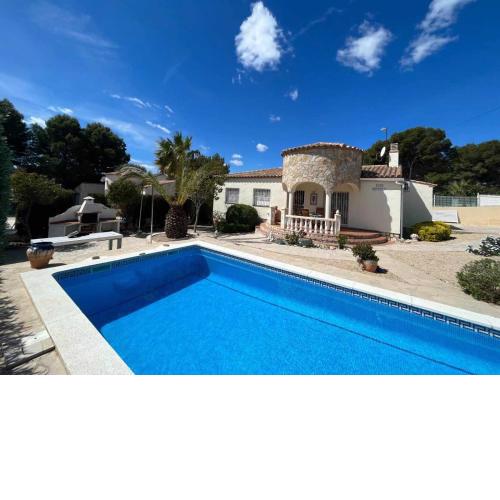 Villa Margarita con piscina privada wifi y AC
