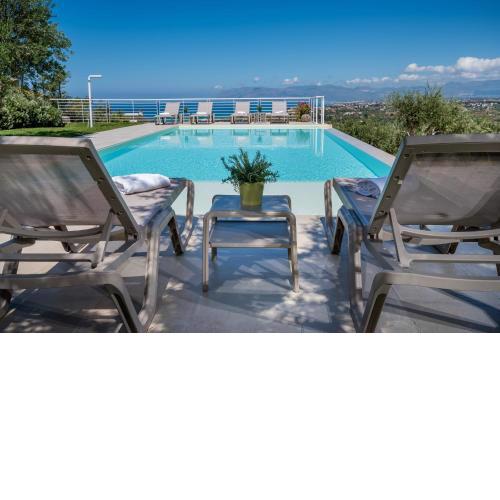 Villa Maria con piscina e vista mare