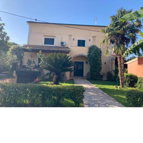 VILLA MARIA