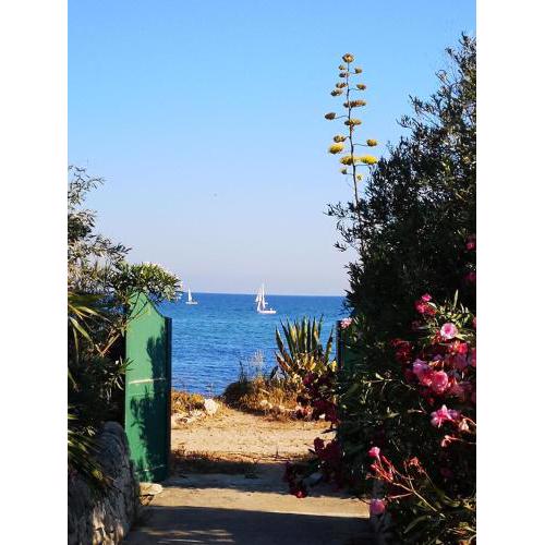 Villa Matilde - Schöne Ferienwohnung mit grosser Terrasse direkt am Meer