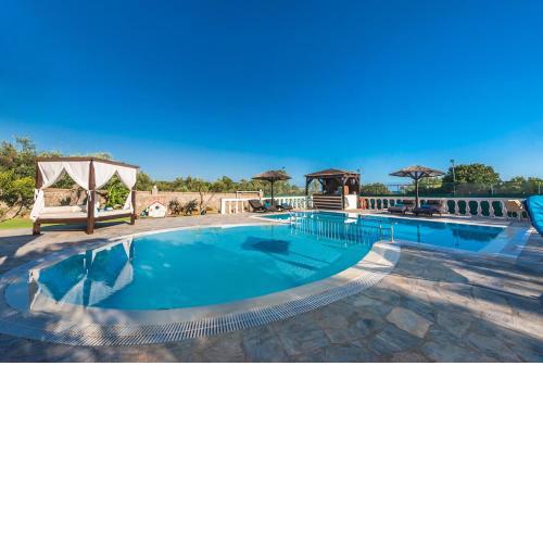 Villa Maxim by Konnect with Private Pool & Tennis Court