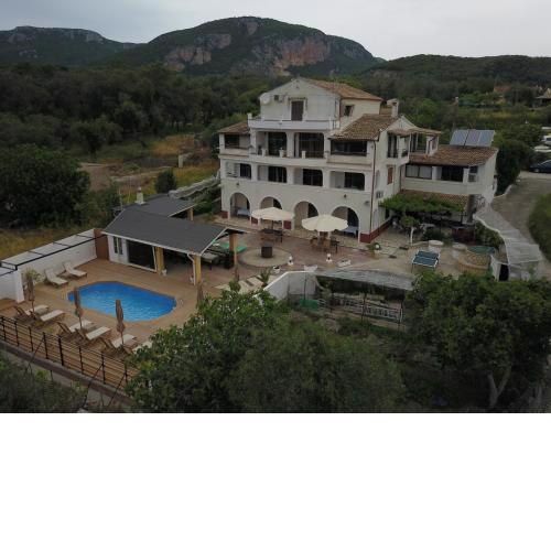Villa Mike 105