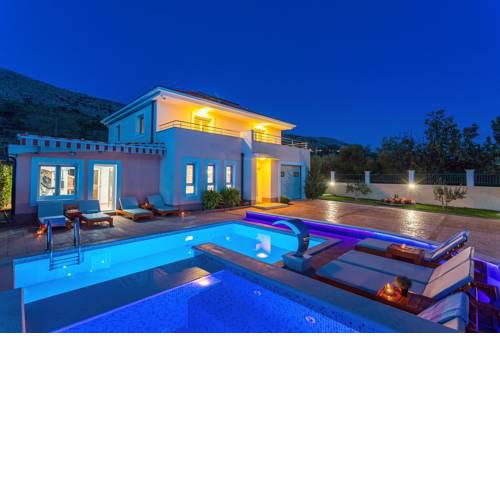 VILLA MILLA with private pool, jacuzzi, sauna, gym, max. 8 person