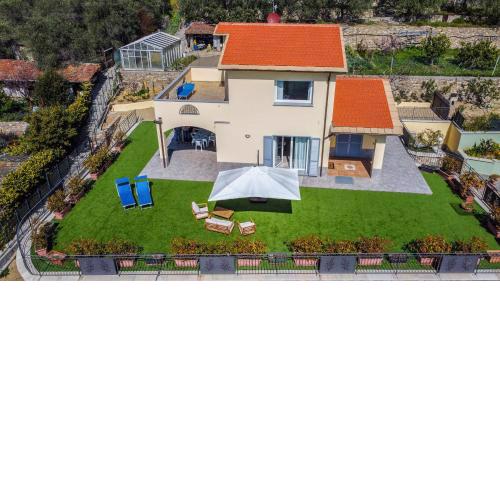 Villa Mimosa Diano Marina: exclusive use villa, garden, barbecue, 3 bedrooms and 3 bathrooms