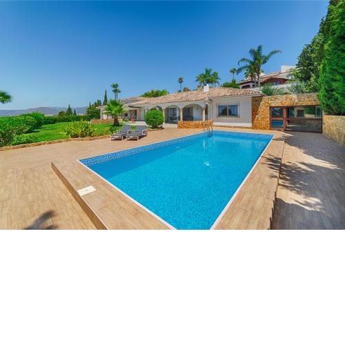 Villa Mimosa sleeps 8 with Guest house.