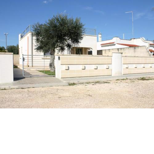 Villa Mina con giardino a Torre Colimena