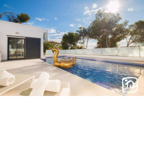 Villa Mirlo Blanco by Abahana Villas
