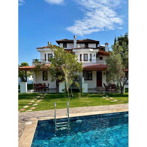 Villa Misli - red/ green