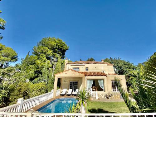 Villa Montserrat 4bedroom with sea and mountain views & air-conditioning & private swimming pool