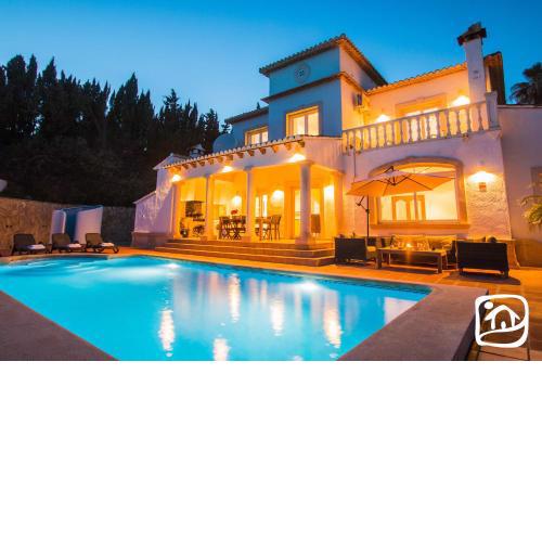 Villa Nasau by Abahana Villas