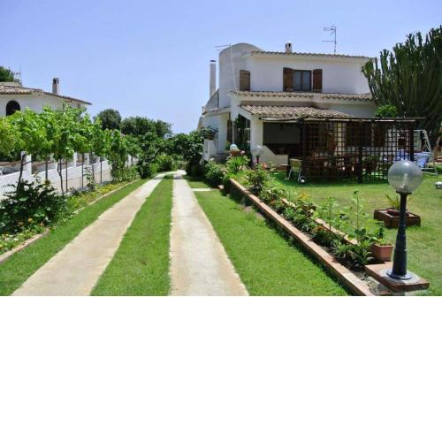 Villa Nicanda- 100 MT dal mare- giardino