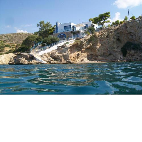 Villa Nikolitsa with private beach