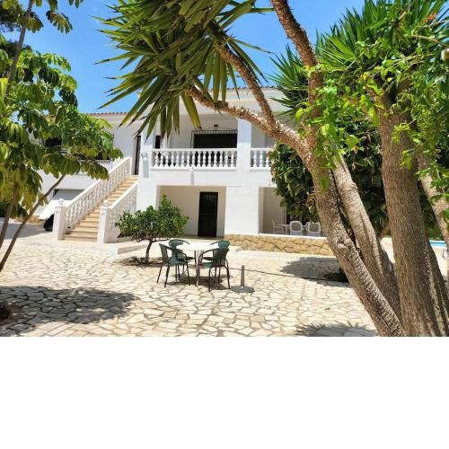 Villa nueva cerca playa con vistas piscina privada