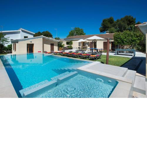 Villa Oms by Villa Plus