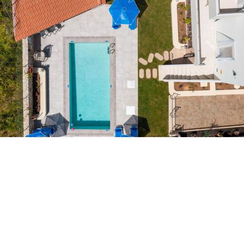 Villa Pan-Areth - With Private Pool