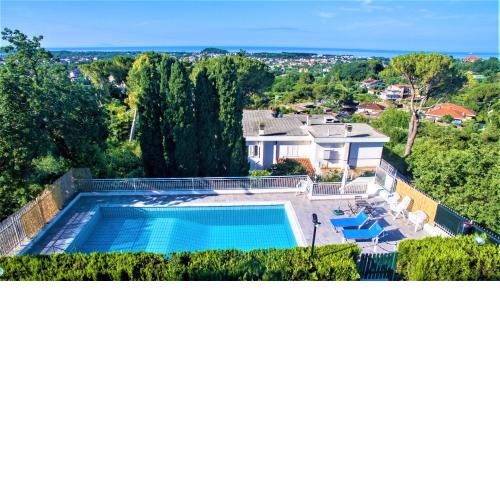 VILLA PANORAMICA CON PISCINA E GIARDINO PER 6 A MINTURNO