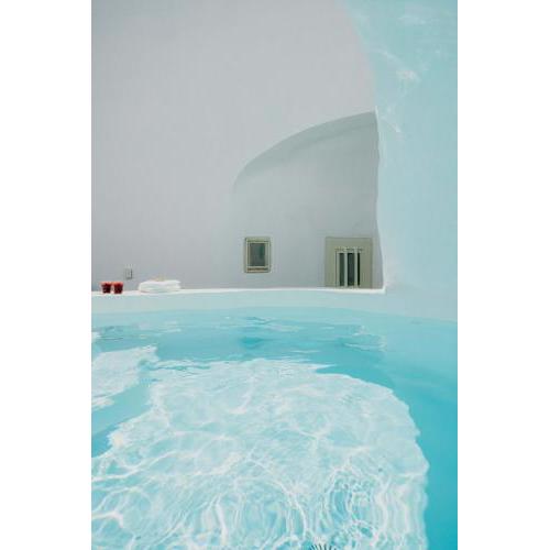 Villa Patitiri cave house with private pool in Megalochori Santorini