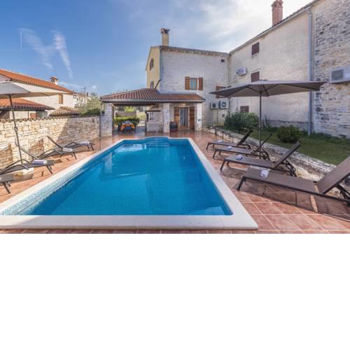 Villa Peresiji