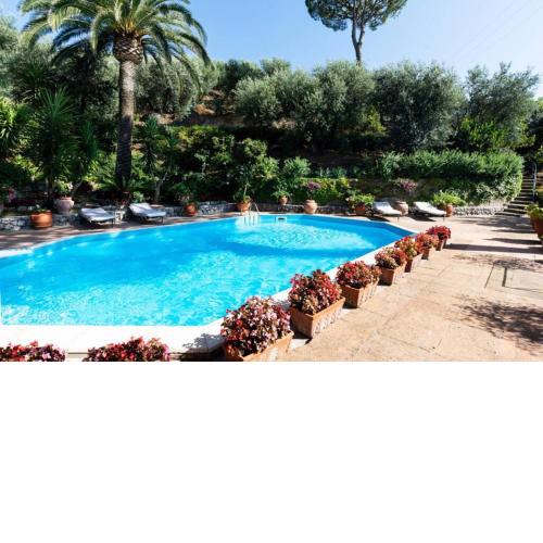 VILLA PISANI PISCINA GIARDINO TERRAZZI PANORAMICI SU CAPRI