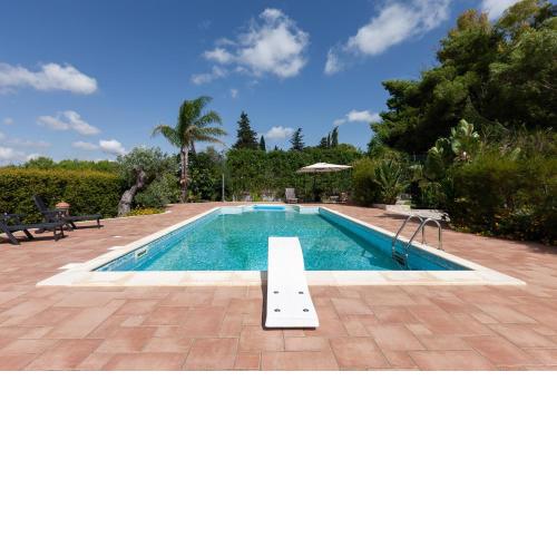Villa piscina tennis 5 camere clima WiFi m141