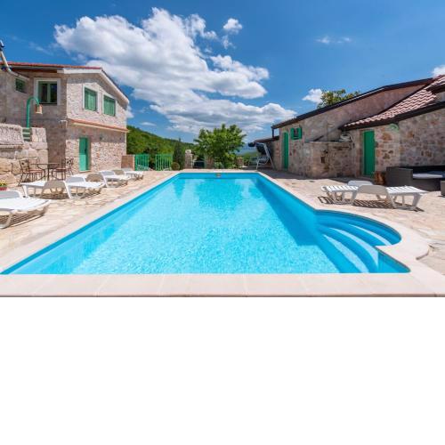 Villa Pristinus-House with a Boat