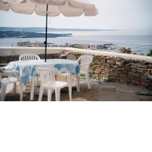 [Villa Privata con Vista Mozzafiato su Trieste]