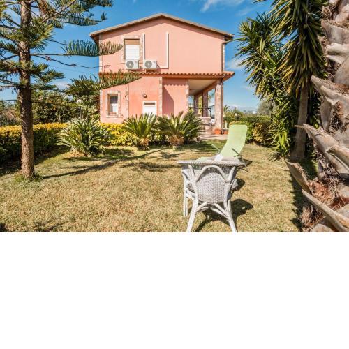 Villa Rosa near the sandy beach, parking & wifi